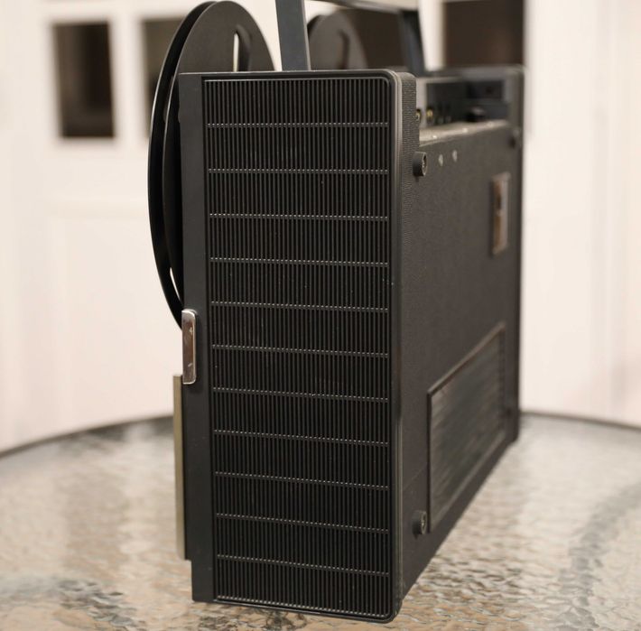 Gravador Revox A77 MK IV (2 Pistas), Modelo Valise, com amplificação propria, 4 Alti-Falantes de 10 Wats integrados