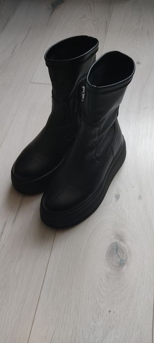 Жіноче зимове шкіряне взуття