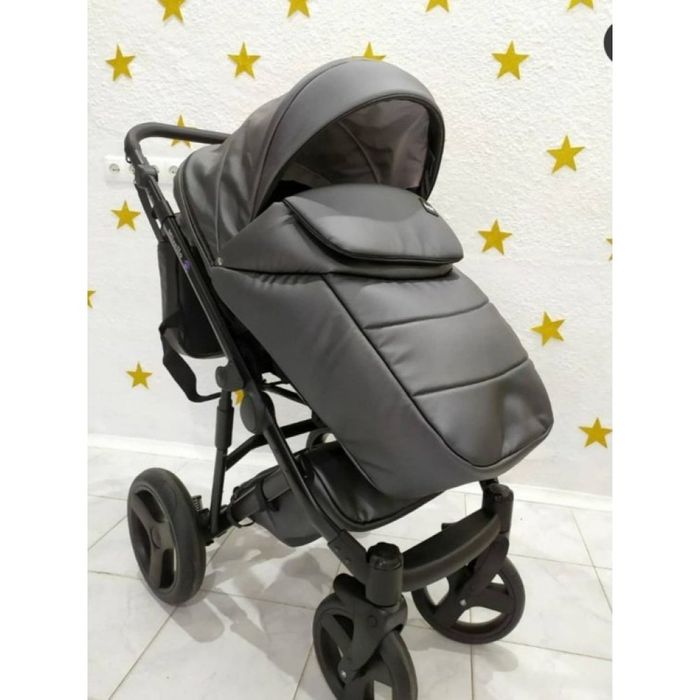 Коляска 2 в 1  Б.у 4 мес без следов использования