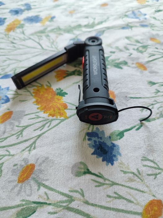 Latarka warsztatowa LED akumulatorowa z magnesem i uchwytem