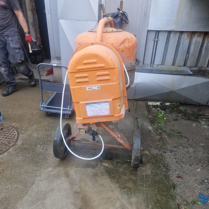 Betoniarka Altrad