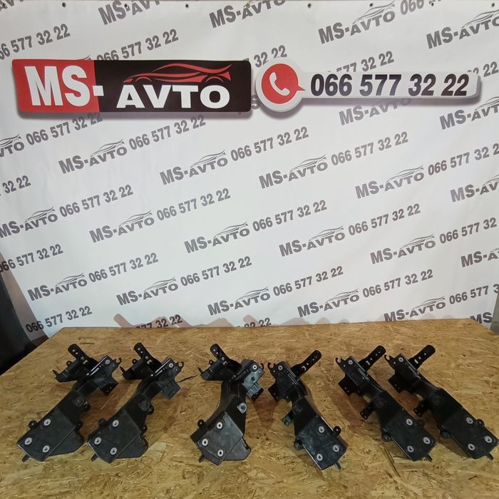 Нижня вставка переднього бампера Jeep Grand Cherokee 17-21