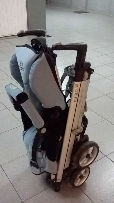 Carrinho BebeConfort robusto e confortável com todos os extras