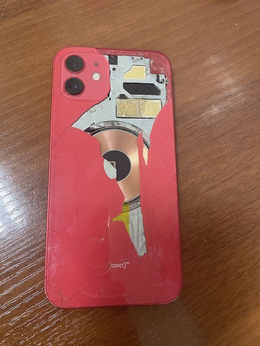 Продам iPhone 12 битый
