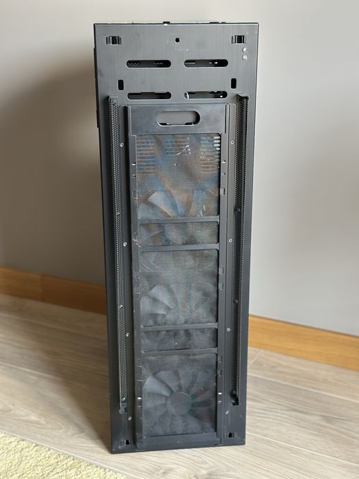 Lian Li TYR PC-X2000B Full Tower em alumínio — rara e completa