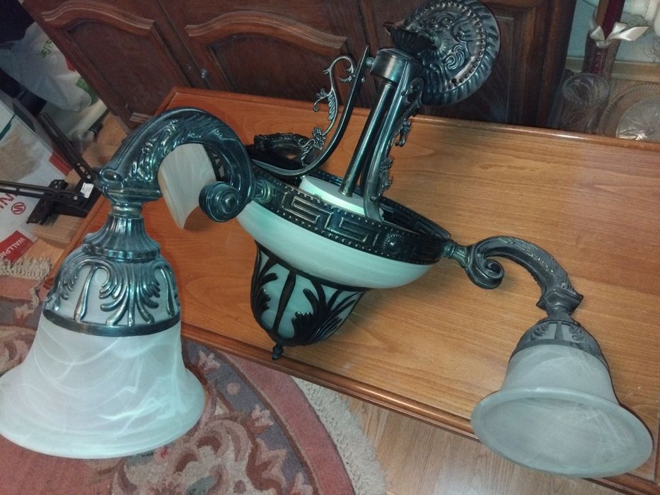 Продам люстру на 6патронов(лампочек)