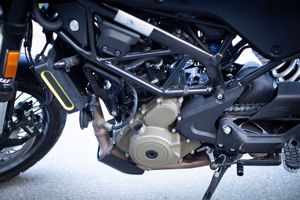 Husqvarna Svartpilen 401 2023 года. Веселый