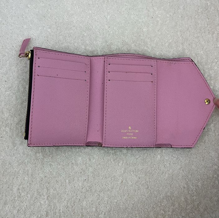 Carteira castanha e rosa