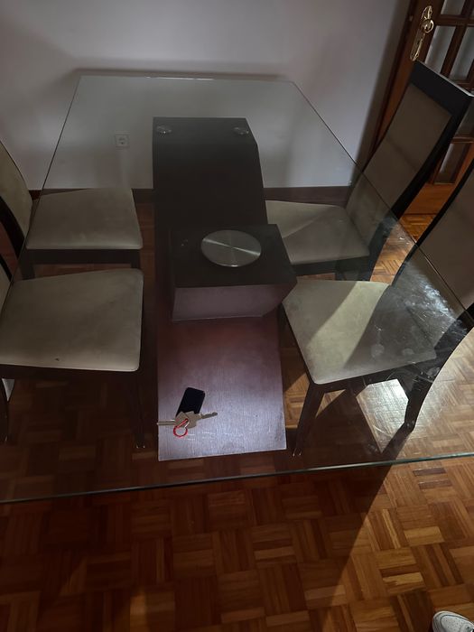 Mesa de cozinha com 4 cadeiras