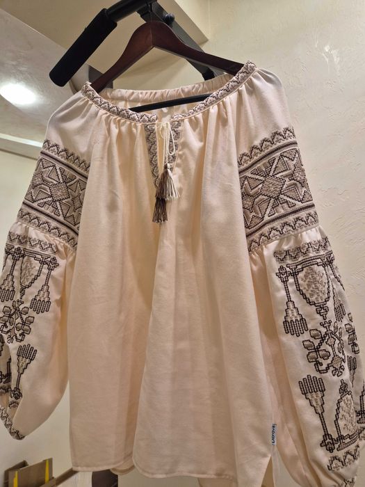 Вишиванка Розкіш розмір 54 (на параметри 108-90-114)