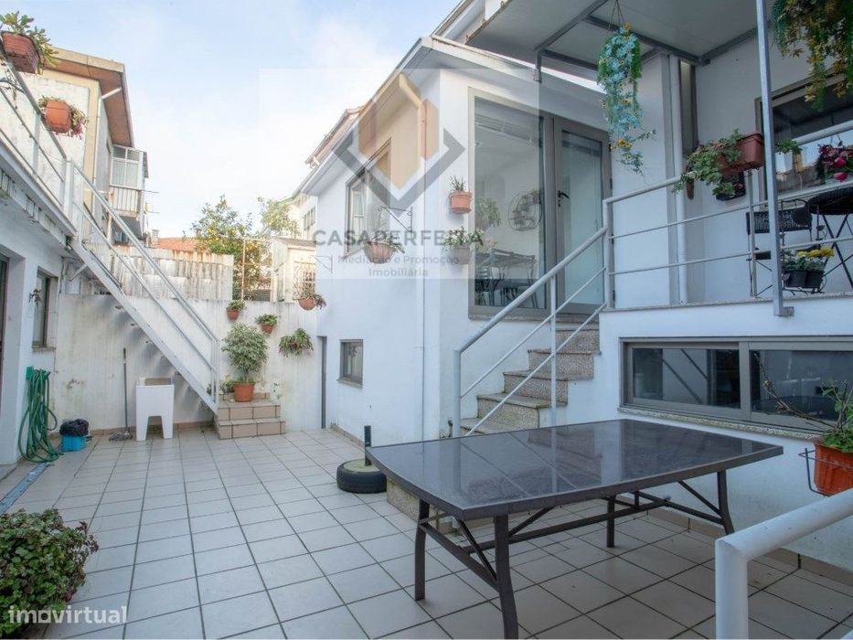 Moradia T3 + Escritório com Espaço Exterior - Mafamude - Junto a Sa...