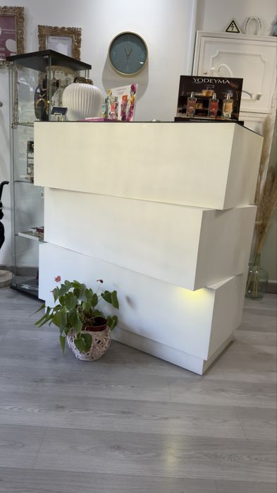 Movel de recepcao de estetica