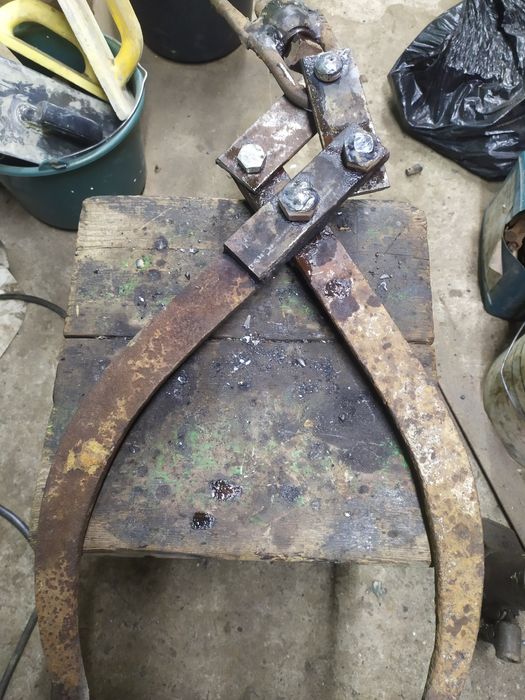 Кліщі для загрузки колод