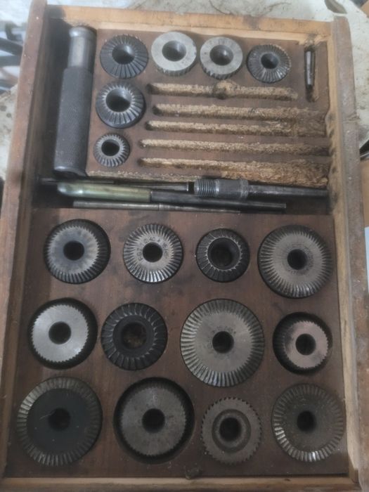 Sprzedam  frezy do gniazd zaworowych