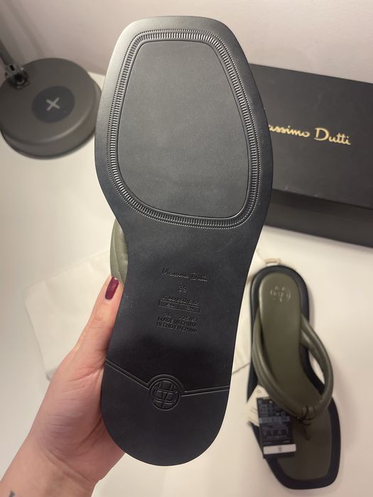 Шльопанці Massimo Dutti