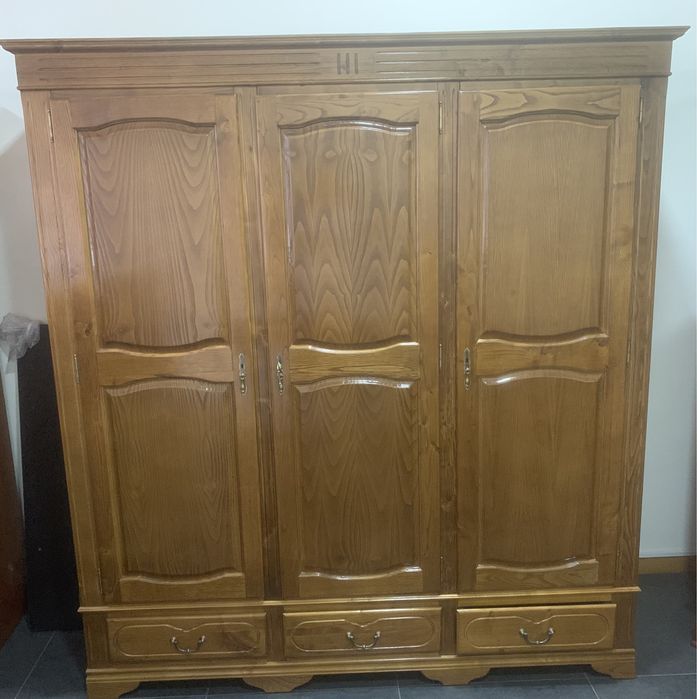 Roupeiros novos em Fim de stock  A grande preço