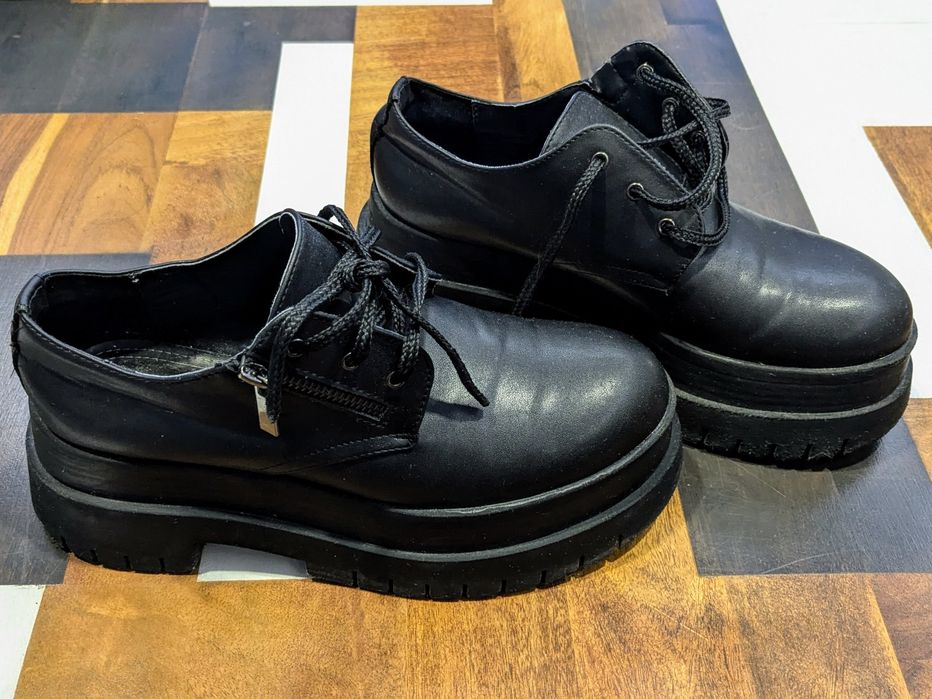 Sapatos Bershka. Número 37.