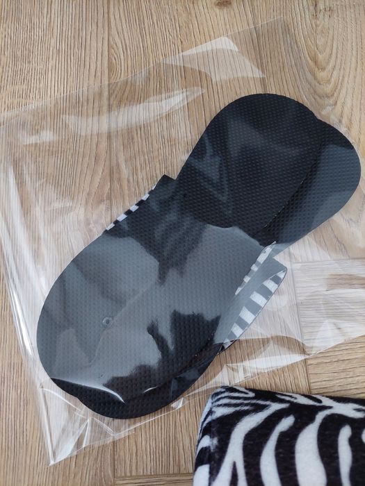 Poduszka do manicure + klapki do pedicure