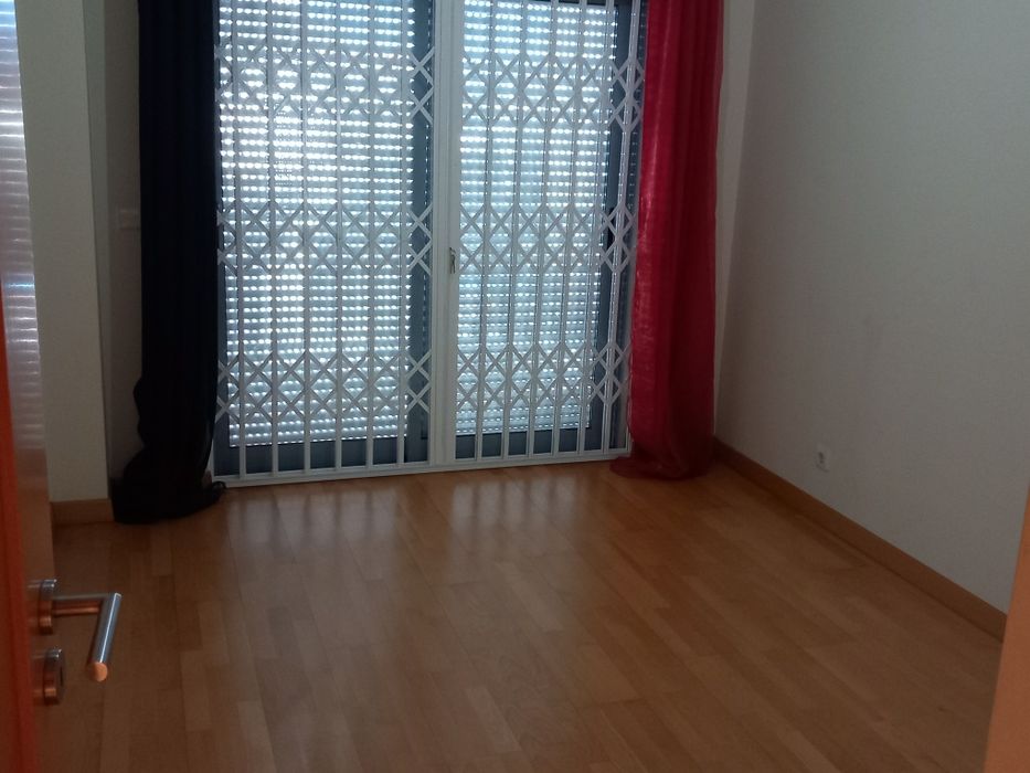 Alugo apartamento T3 bobadela