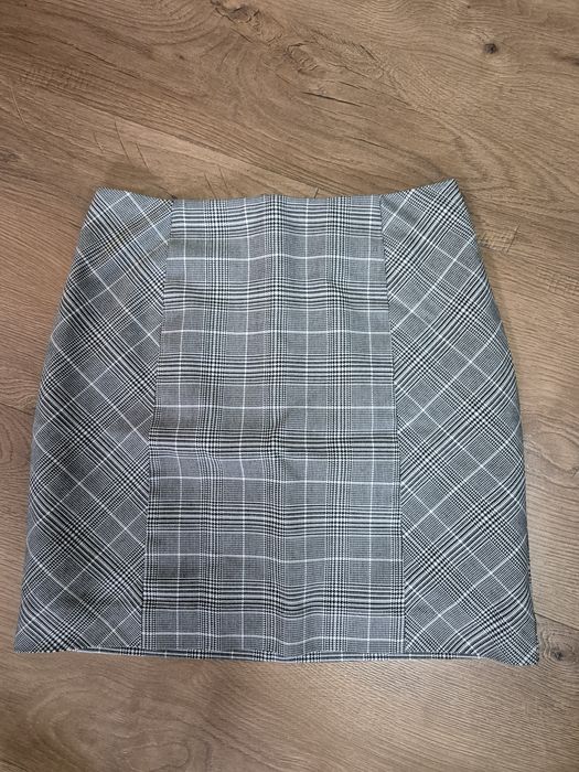 Damska spódnica w kratkę