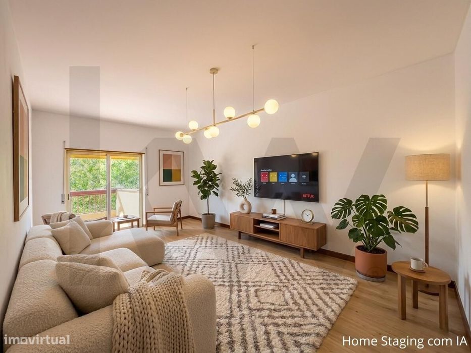 Exclusivo Apartamento T3 Junto ao Golfe: Último Andar com Potencial de
