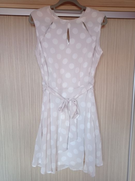 Sukienka w grochy, 36