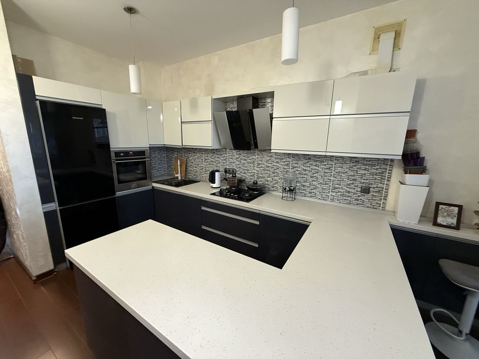 Продам двухрівневу квартиру с.Чубинське ( 140 кв.метрів)