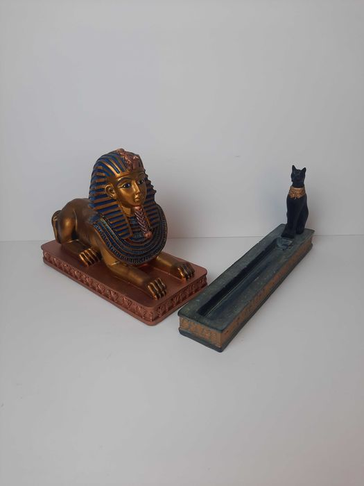 Estátua Veronese e peça egípcia