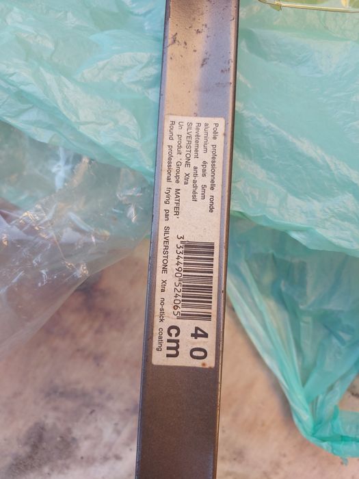 Duas frigideiras para restauração, 32cm e 40cm diâmetro.