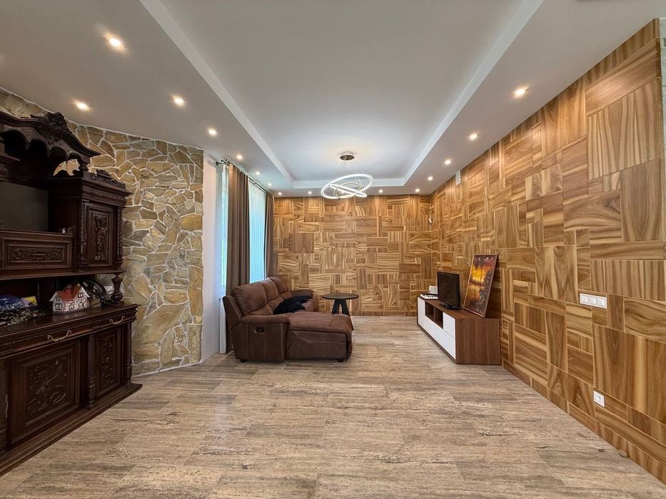 Продаж елітного окремостоячого будинку у Малехові