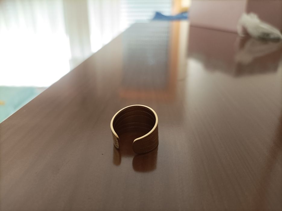Anel dourado ajustável