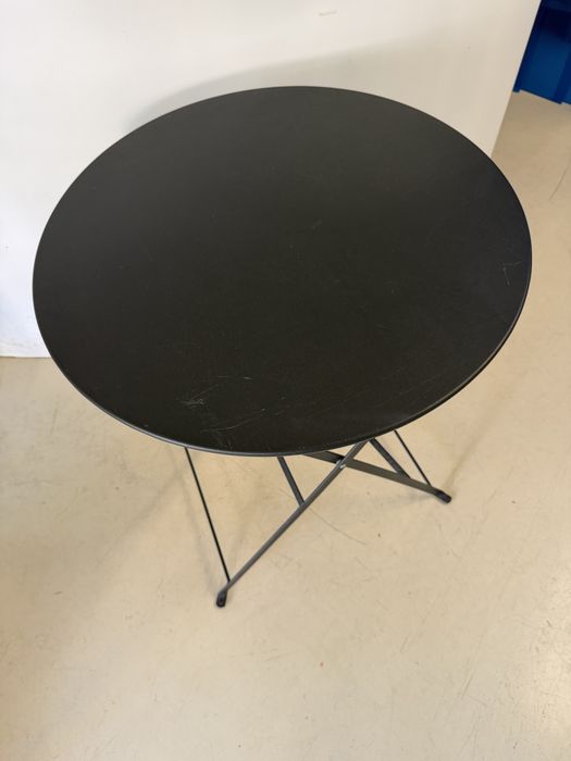 Mesa preta redonda