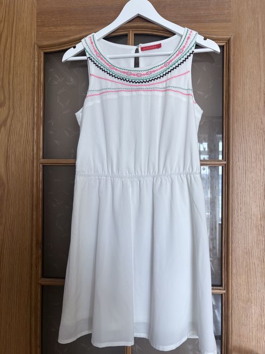 Сукня біла з вишивкою
