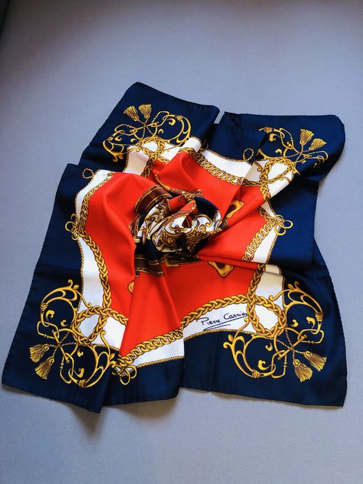 Longchamp Hermès Escada Moschino Versace Guess