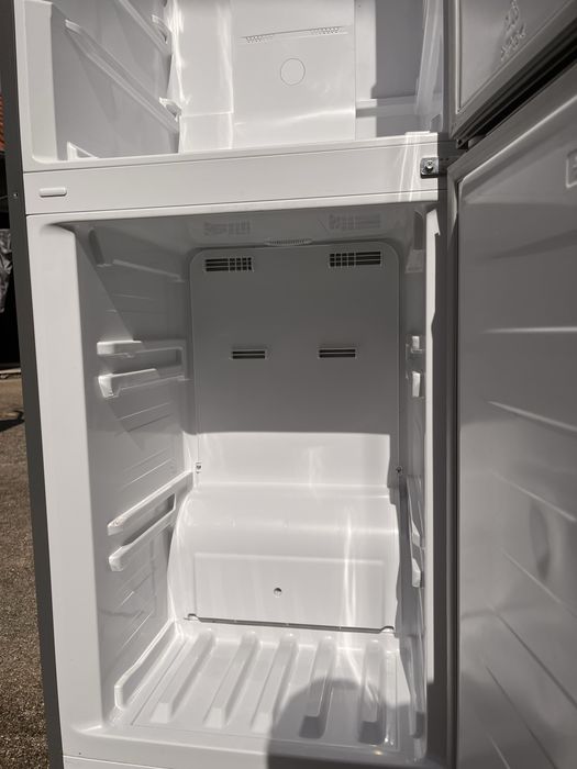 Frigorífico Combinado HISENSE - 304L - 186 cm - INOX
