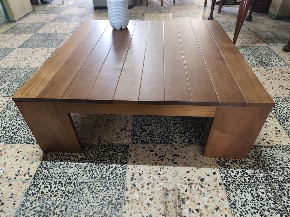 Mesa de centro em madeira maciça de kambala escura (iatanza) África.