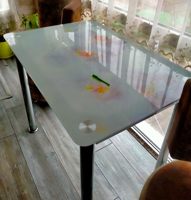 Кухонный стол и стулья