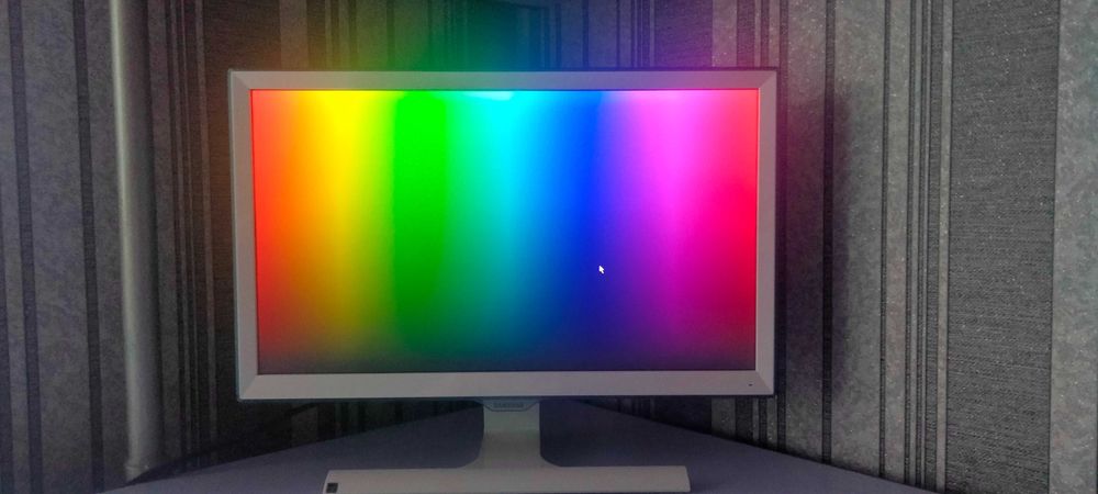 Монитор Samsung 21.5" (LS22E391HSX/CI), PLS-матрица, б/у