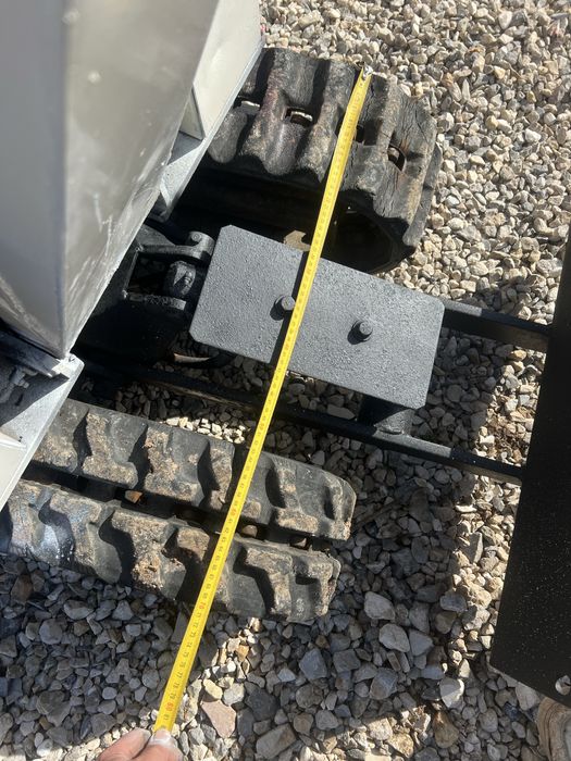 Mini Giratória Nissan N080 (70cm) 800KG LINHA DE MARTELO