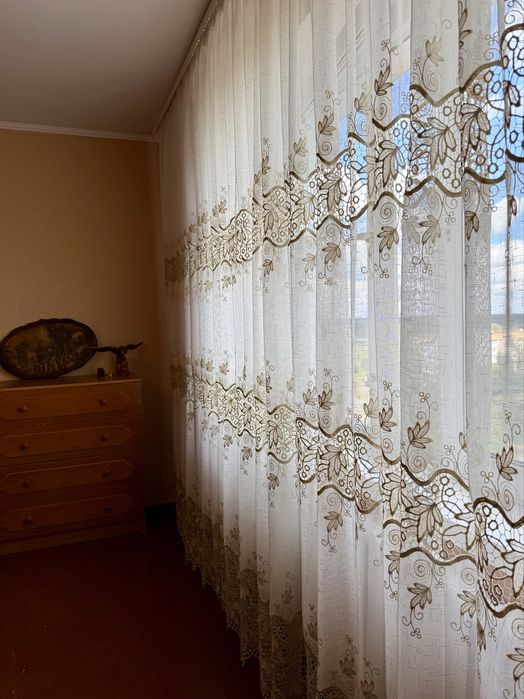 Продається трикімнатна квартира