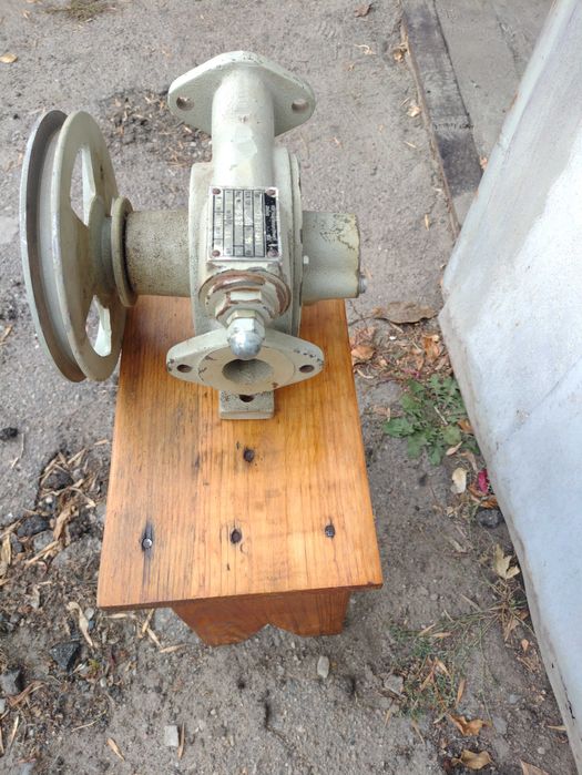 Насос для воды 3м куб с элмотором 750w 220-380v 3 фазы ГДР Германия