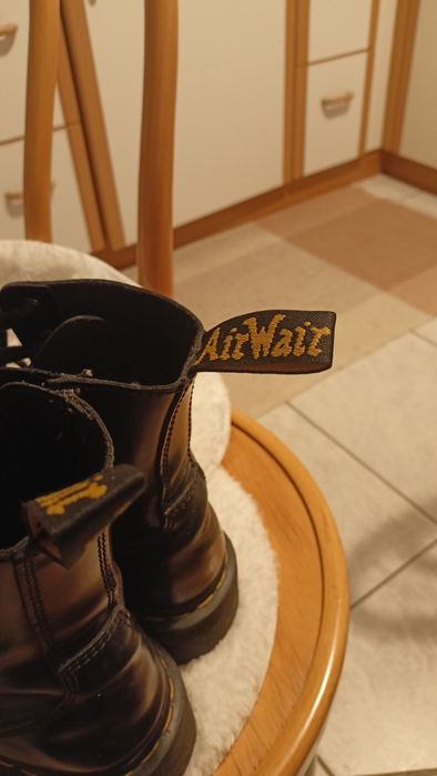 Martensy, czarne, na platformie, z przeszyciami