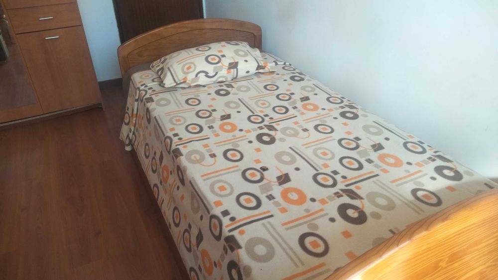 Quarto para Arrendar em Queluz