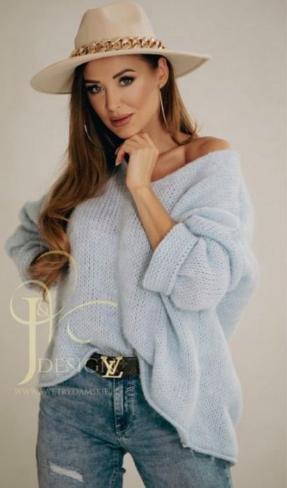 Sweter baby blue polskiej produkcji