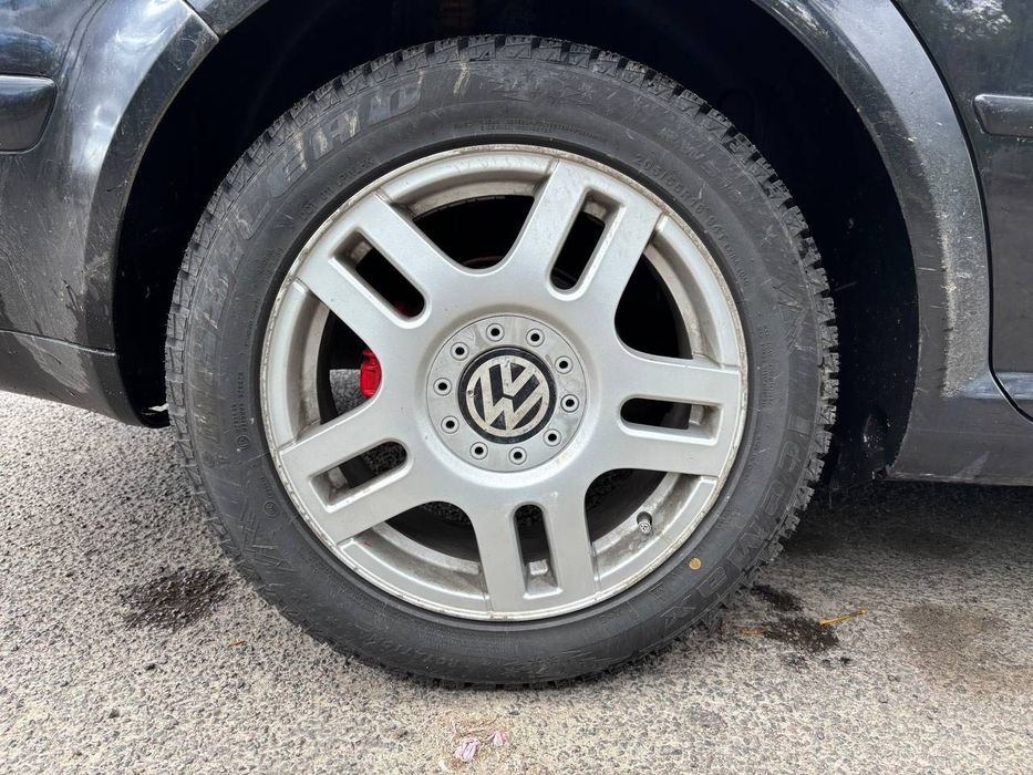 Авто golf 4 дизель 1,9 (військовим, бо ввезено через фонд)