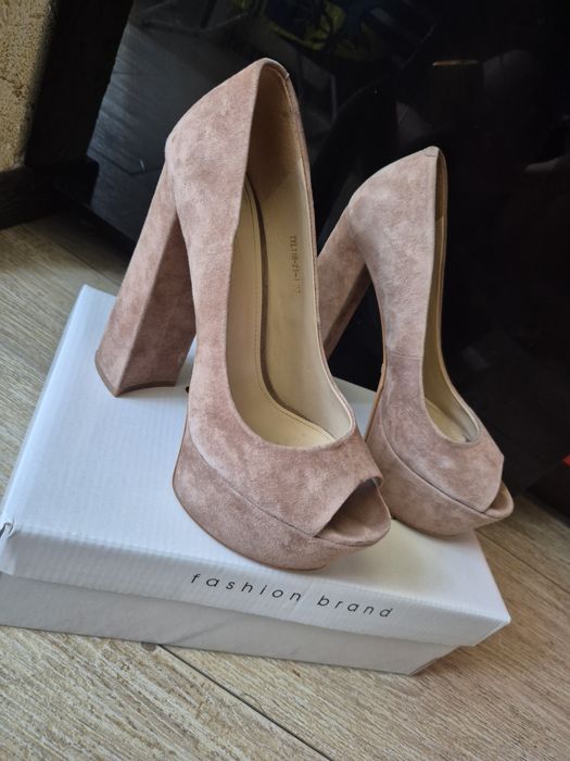 Продам босоніжки