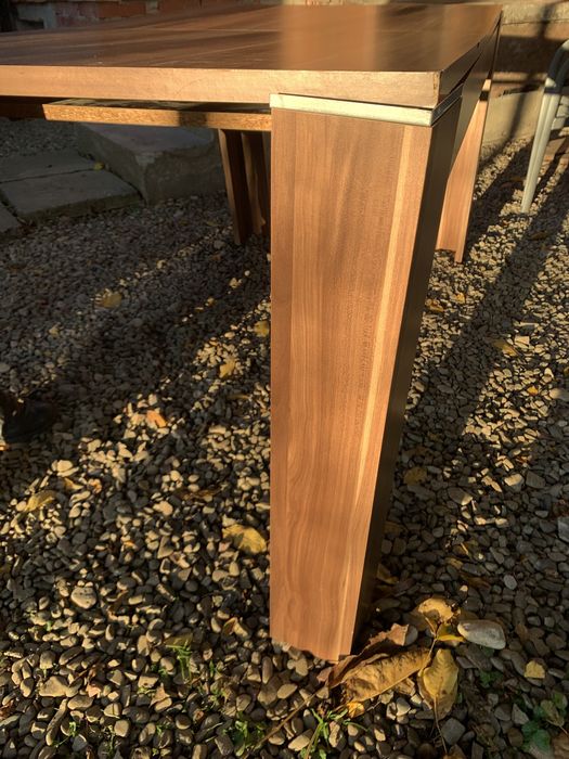 Стіл для дому деревяний