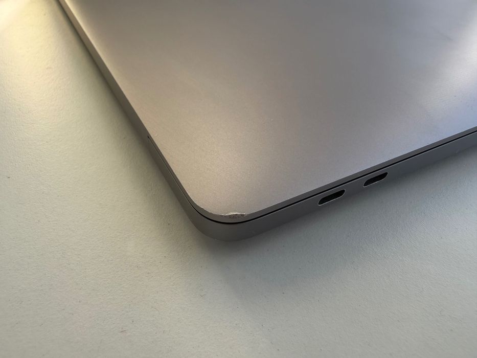 MacBook Pro Retina 16" – Processador i7– 512GB SSD, 16GB RAM, 2 gráficas – Bom Estado, Caixa original