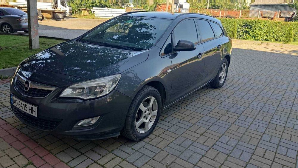 Opel Astra J 2012 року