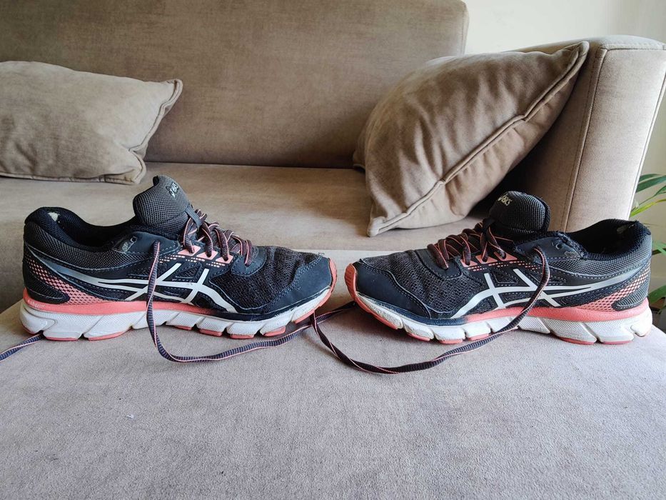 Sapatilhas Asics tam. 38 em muito bom estado